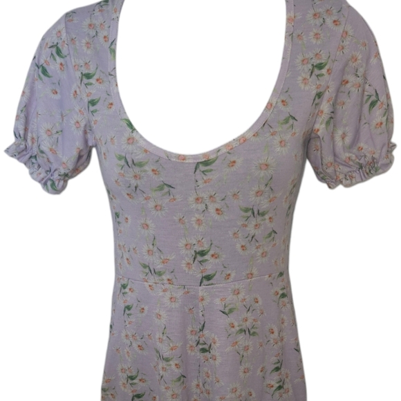 PrettyLittleThing Lilac Daisy Printed Puff Short Sleeve Culotte Jumpsuit - Picture 3 of 6